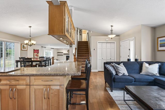 392 Pendryn Hill Curve, Woodbury, MN 55125