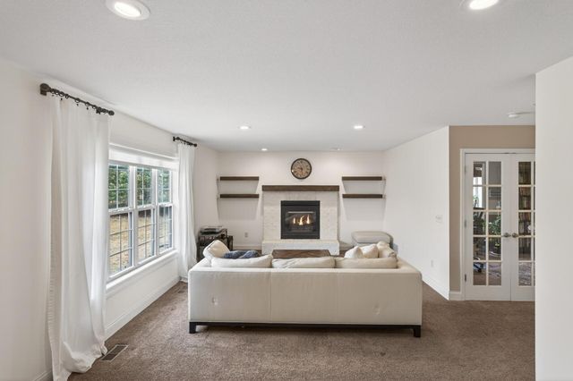 392 Pendryn Hill Curve, Woodbury, MN 55125
