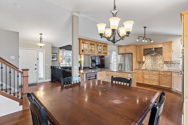 392 Pendryn Hill Curve, Woodbury, MN 55125