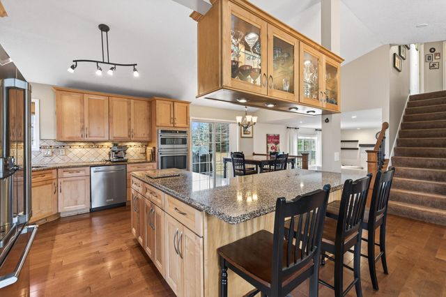 392 Pendryn Hill Curve, Woodbury, MN 55125