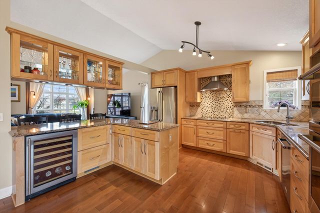 392 Pendryn Hill Curve, Woodbury, MN 55125