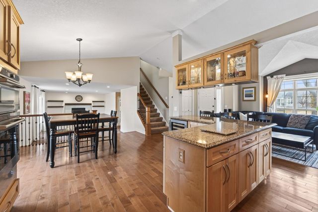 392 Pendryn Hill Curve, Woodbury, MN 55125