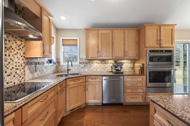 392 Pendryn Hill Curve, Woodbury, MN 55125