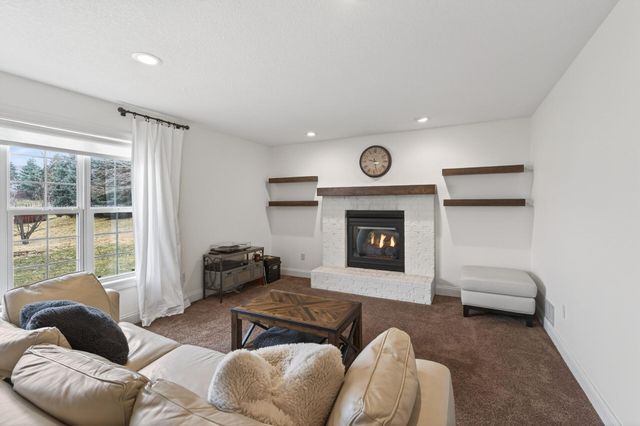 392 Pendryn Hill Curve, Woodbury, MN 55125