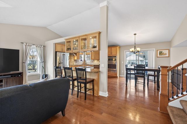 392 Pendryn Hill Curve, Woodbury, MN 55125