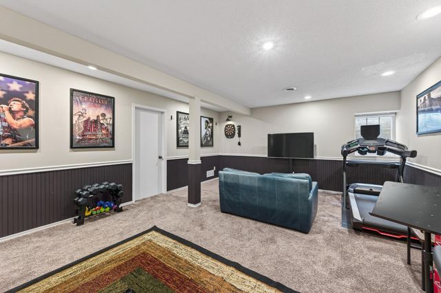 392 Pendryn Hill Curve, Woodbury, MN 55125