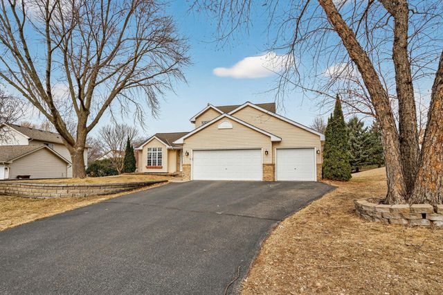 392 Pendryn Hill Curve, Woodbury, MN 55125