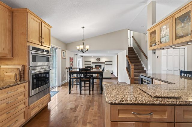 392 Pendryn Hill Curve, Woodbury, MN 55125