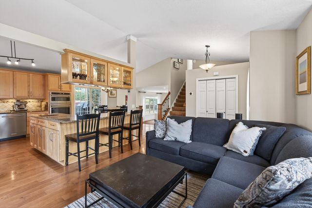 392 Pendryn Hill Curve, Woodbury, MN 55125