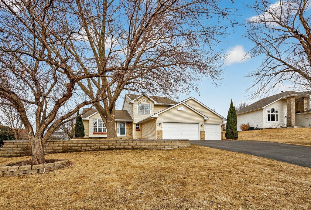 392 Pendryn Hill Curve, Woodbury, MN 55125