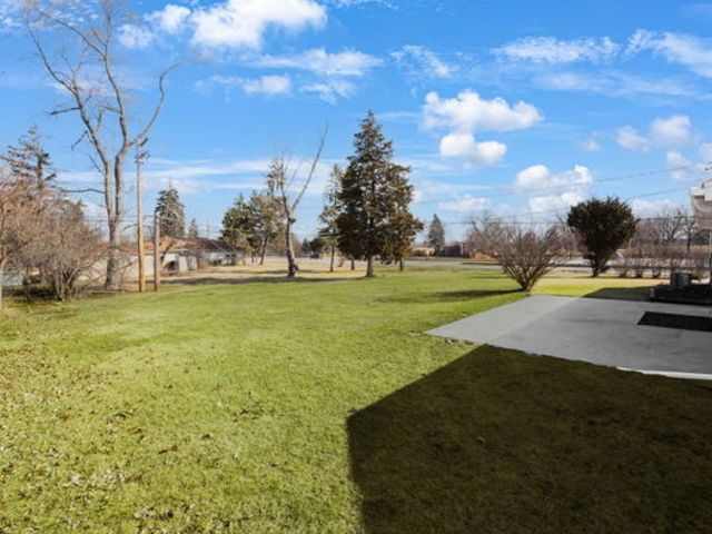 10 W Thacker Street, Hoffman Estates, IL 60169