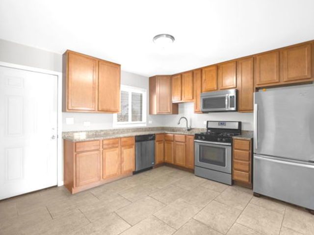 10 W Thacker Street, Hoffman Estates, IL 60169