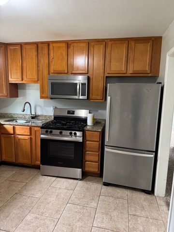 10 W Thacker Street, Hoffman Estates, IL 60169