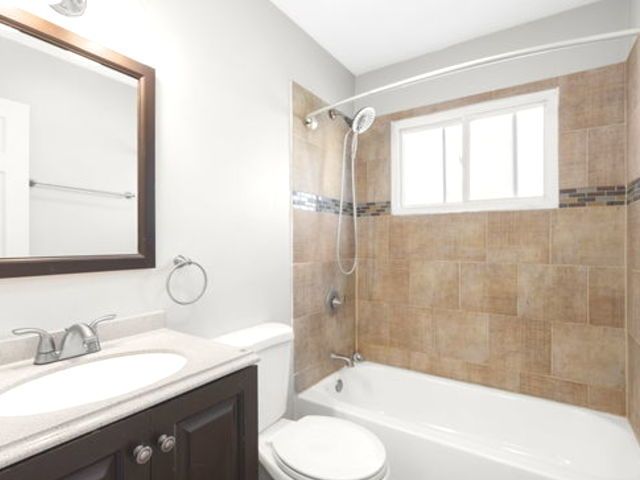 10 W Thacker Street, Hoffman Estates, IL 60169
