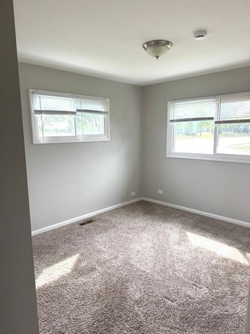 10 W Thacker Street, Hoffman Estates, IL 60169