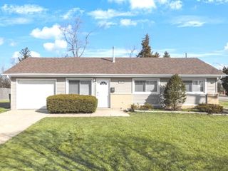 10 W Thacker Street, Hoffman Estates, IL 60169