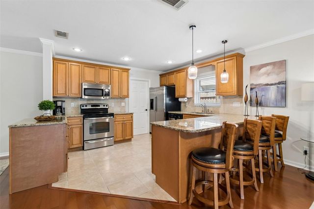 1005 HIGHGROVE COURT, Valrico, FL 33596
