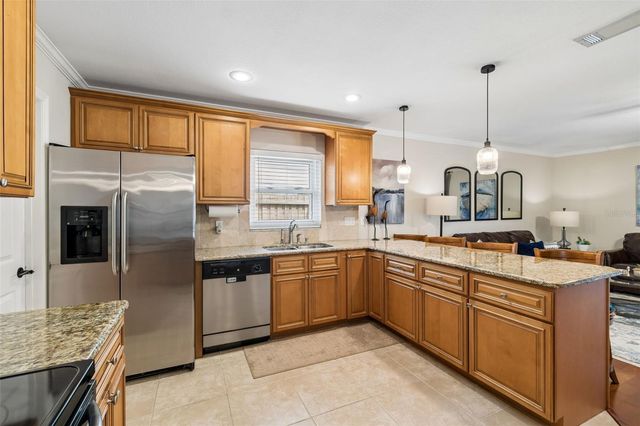 1005 HIGHGROVE COURT, Valrico, FL 33596