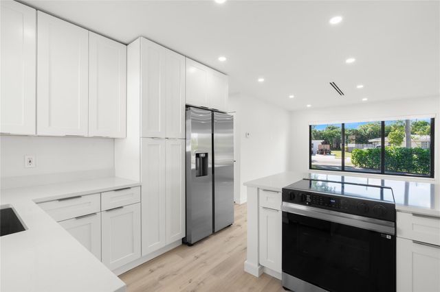 455 SW 14th Ct, Pompano Beach, FL 33060