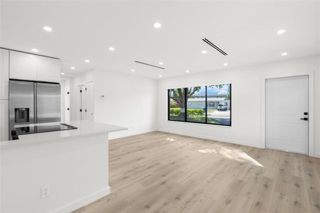 455 SW 14th Ct, Pompano Beach, FL 33060