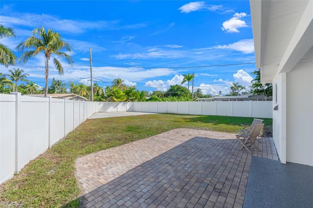 455 SW 14th Ct, Pompano Beach, FL 33060
