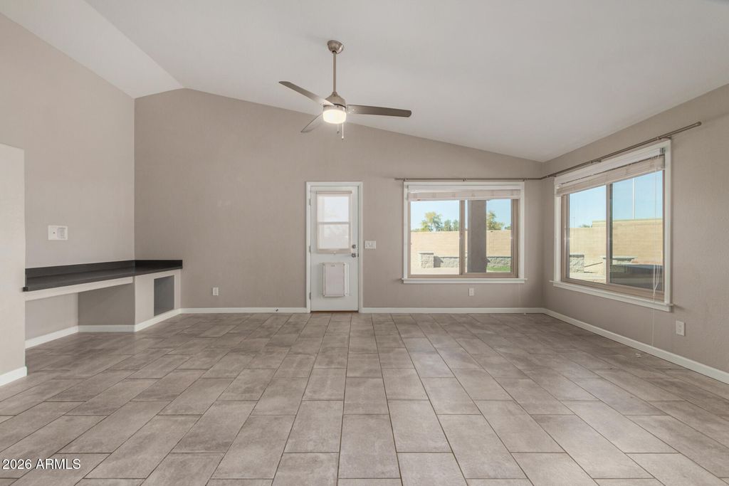 Image 14 of property listing at 20016 N 65th Drive, Glendale, AZ 85308