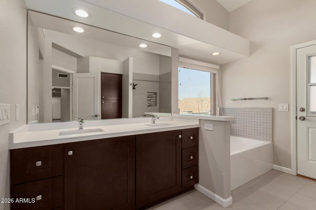 Image 22 of property listing at 20016 N 65th Drive, Glendale, AZ 85308