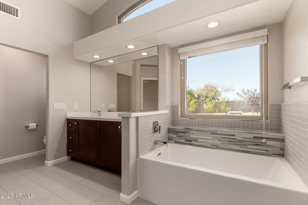 Image 23 of property listing at 20016 N 65th Drive, Glendale, AZ 85308