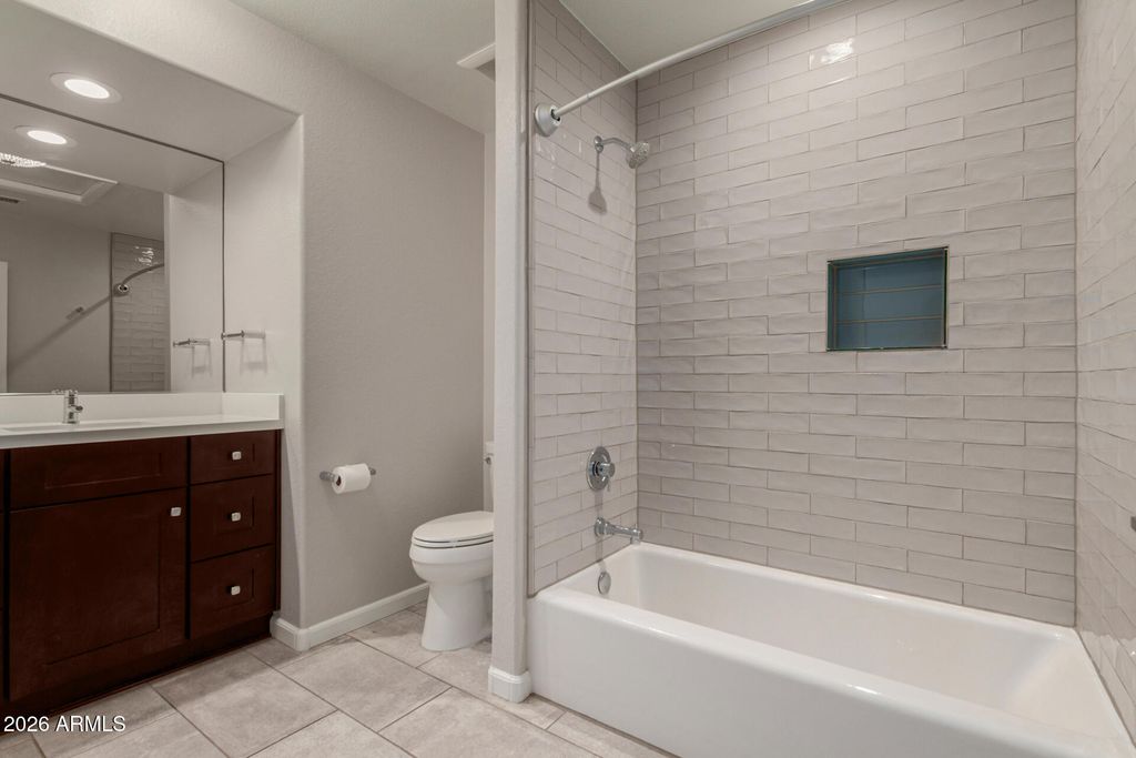 Image 28 of property listing at 20016 N 65th Drive, Glendale, AZ 85308