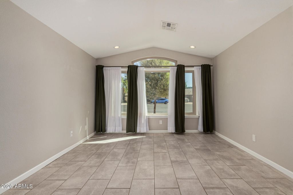 Image 9 of property listing at 20016 N 65th Drive, Glendale, AZ 85308