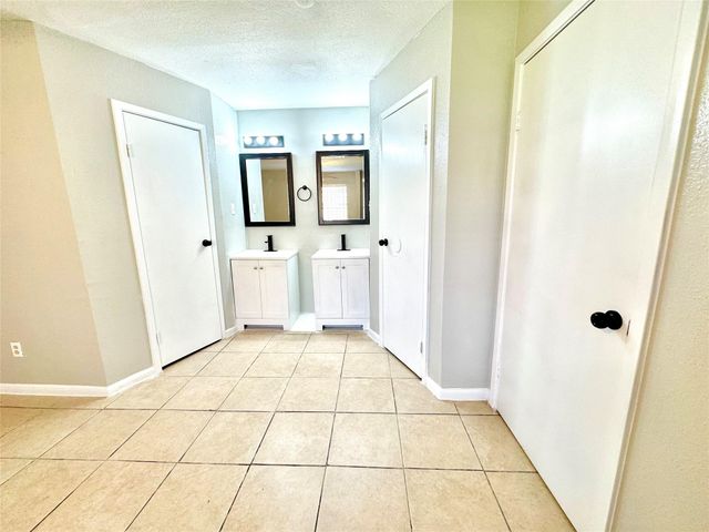 9090 S Braeswood Boulevard 47, Houston, TX 77074