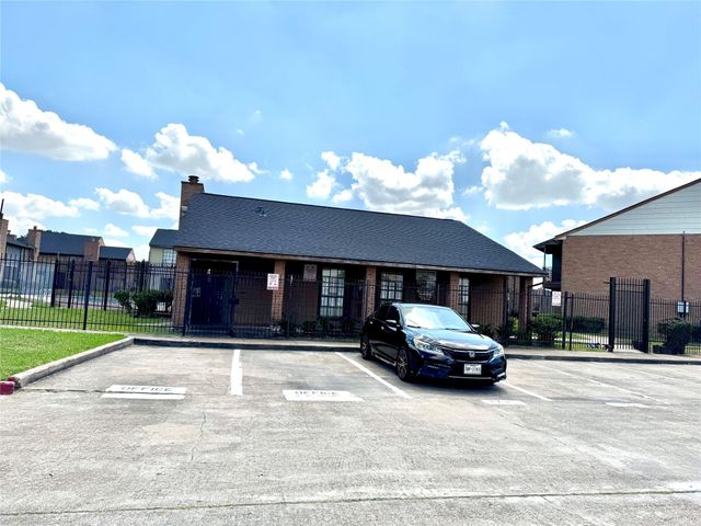 9090 S Braeswood Boulevard 47, Houston, TX 77074