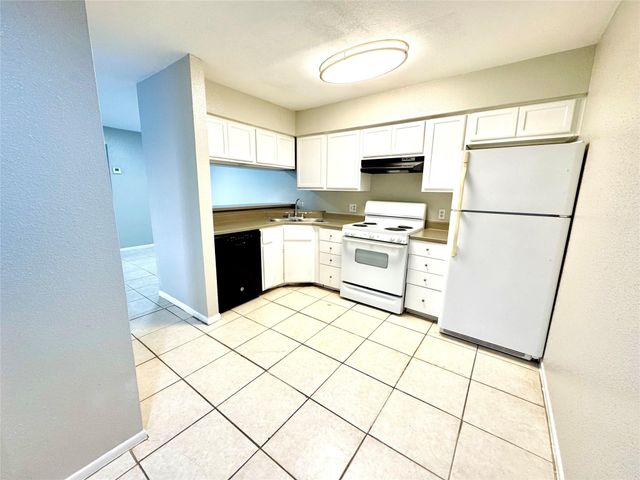 9090 S Braeswood Boulevard 47, Houston, TX 77074