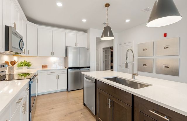 30 Coppersmith Way 502, Canton, MA 02021