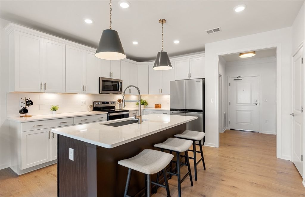 30 Coppersmith Way 502, Canton, MA 02021