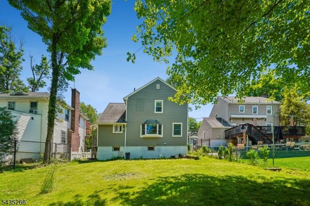 29 Laurel Ave, Livingston Twp., NJ 07039