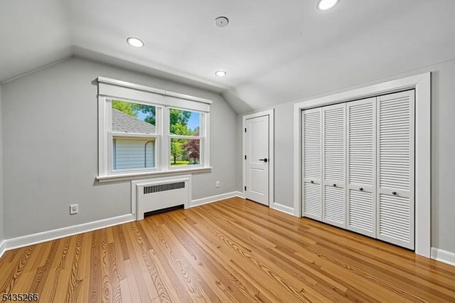 29 Laurel Ave, Livingston Twp., NJ 07039