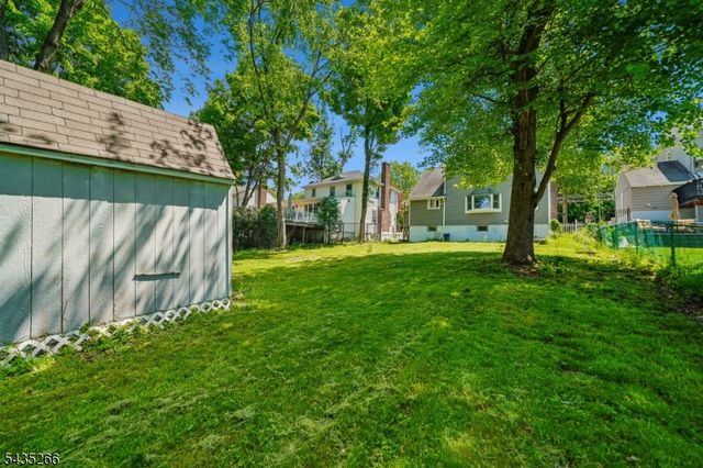 29 Laurel Ave, Livingston Twp., NJ 07039