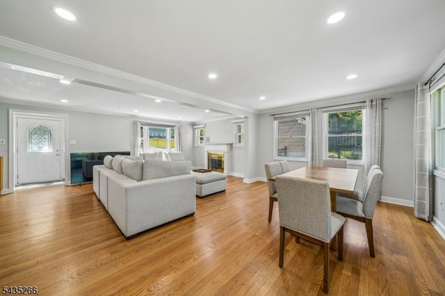 29 Laurel Ave, Livingston Twp., NJ 07039