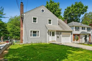 29 Laurel Ave, Livingston Twp., NJ 07039