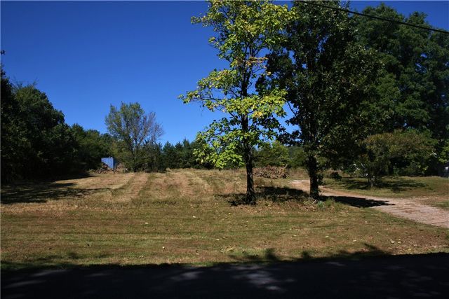 2650 W Old Farmington Road, Fayetteville, AR 72704