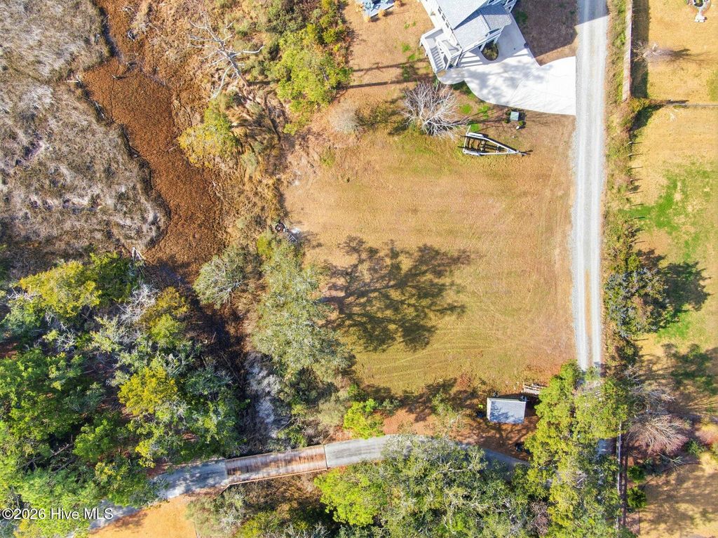 Image 17 of property listing at 1408 Marsh Cove Lane, Wilmington, NC 28409