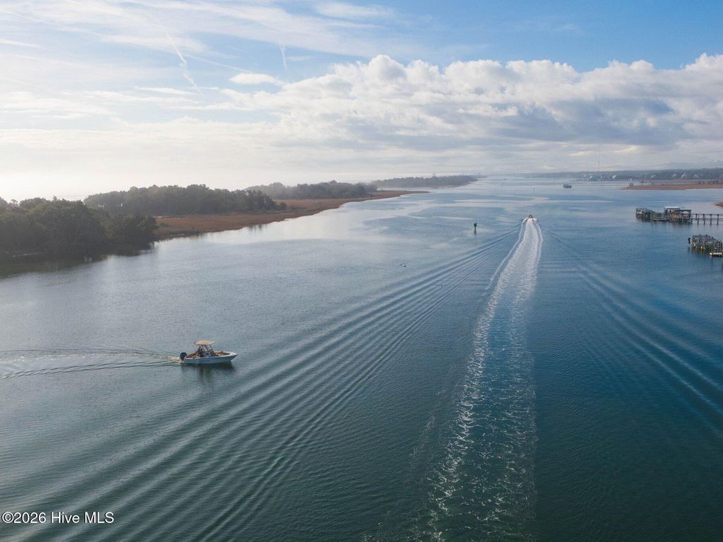 Image 19 of property listing at 1408 Marsh Cove Lane, Wilmington, NC 28409