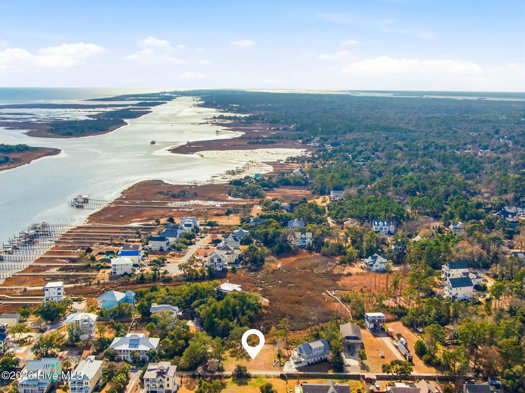 Image 8 of property listing at 1408 Marsh Cove Lane, Wilmington, NC 28409