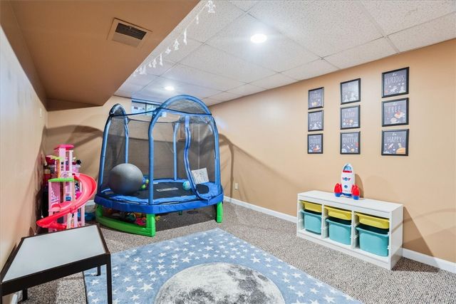 33 Samuel Court, Cranston, RI 02920