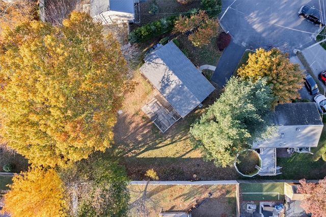 33 Samuel Court, Cranston, RI 02920