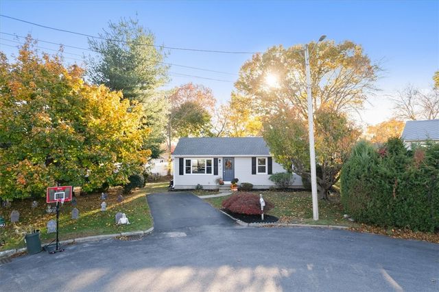 33 Samuel Court, Cranston, RI 02920