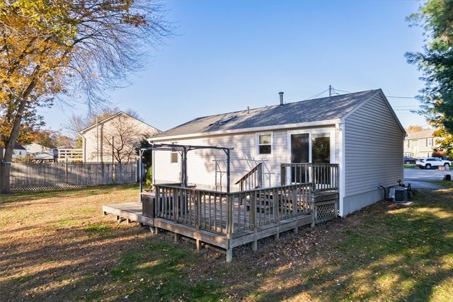 33 Samuel Court, Cranston, RI 02920