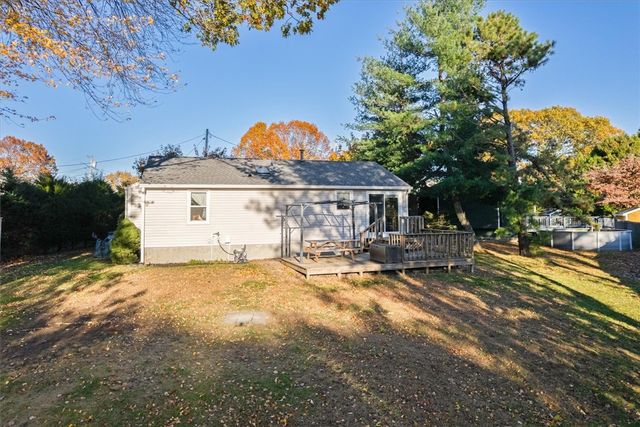 33 Samuel Court, Cranston, RI 02920
