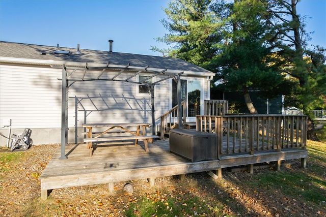 33 Samuel Court, Cranston, RI 02920